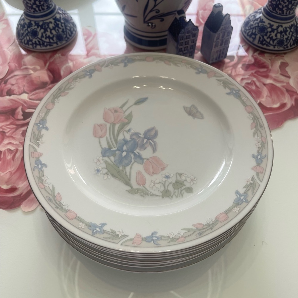 Illusions by Excel Luncheon Plates